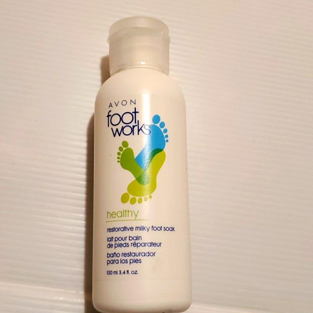 Avon Foot Works Healthy Restorative Milky Foot Soak 3.4 oz tired achy feet